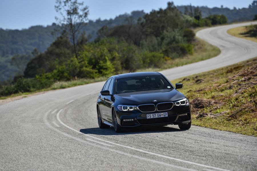 BMW 530i Sedan M Sport 2017 года  (ZA) (фото 2 из 5)